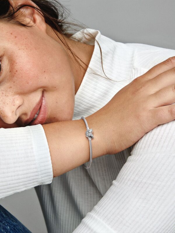 Pulsera Pandora Moments con cadena de serpiente y cierre de mariposa - Imagen 4