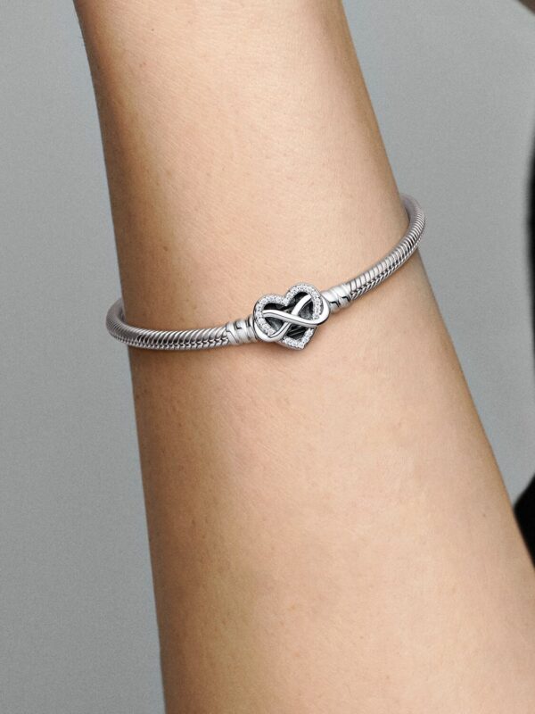 Pulsera Pandora Moments con cadena de serpiente y cierre de corazón infinito brillante - Imagen 4